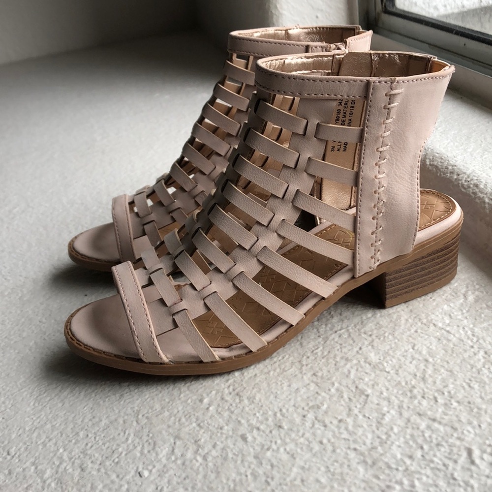 Children’s size 3 nude zip up sandals